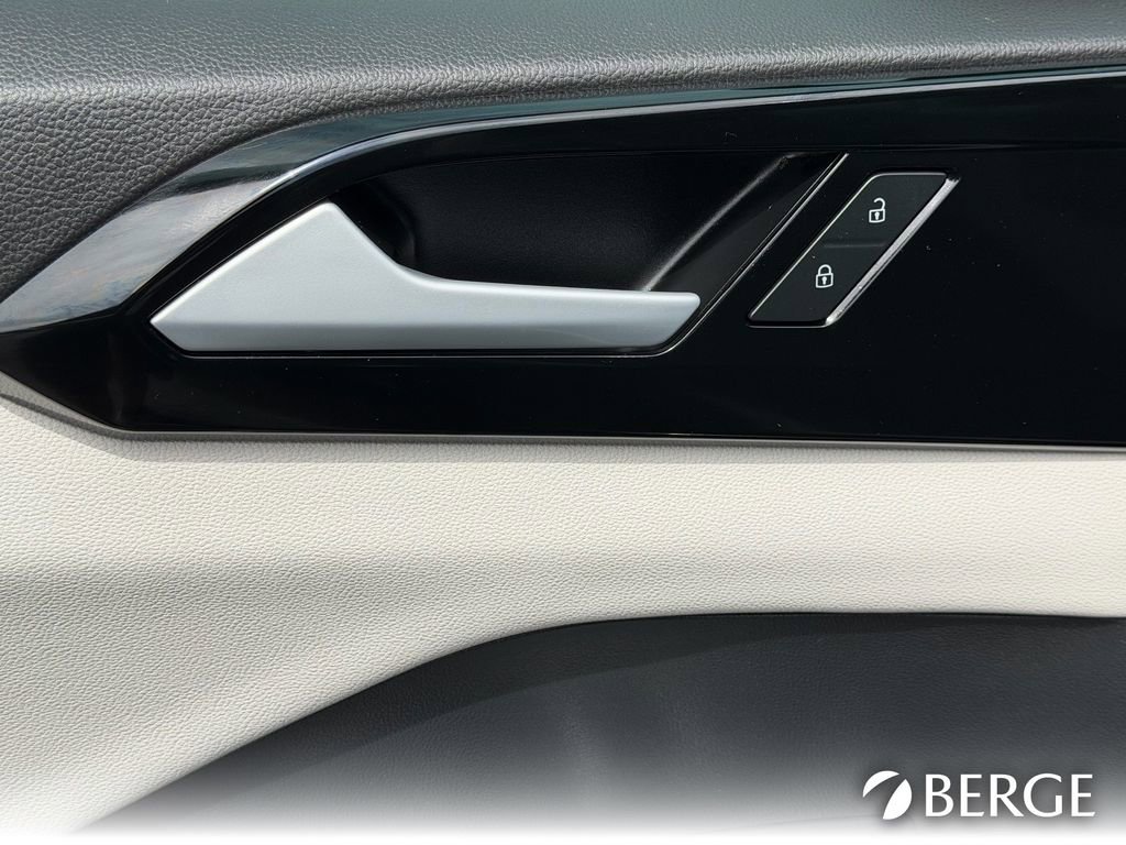 Used 2025 Volkswagen Taos S FWD image 25