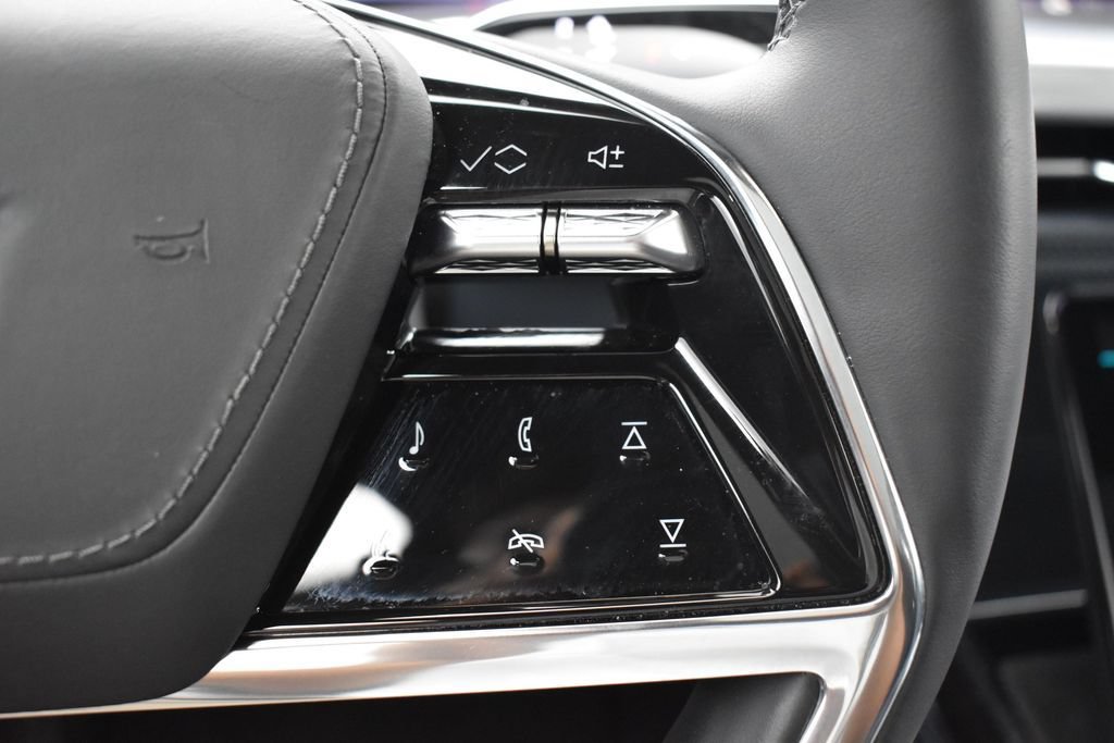 Used 2025 Cadillac Escalade IQ Luxury 2 AWD/4WD image 15
