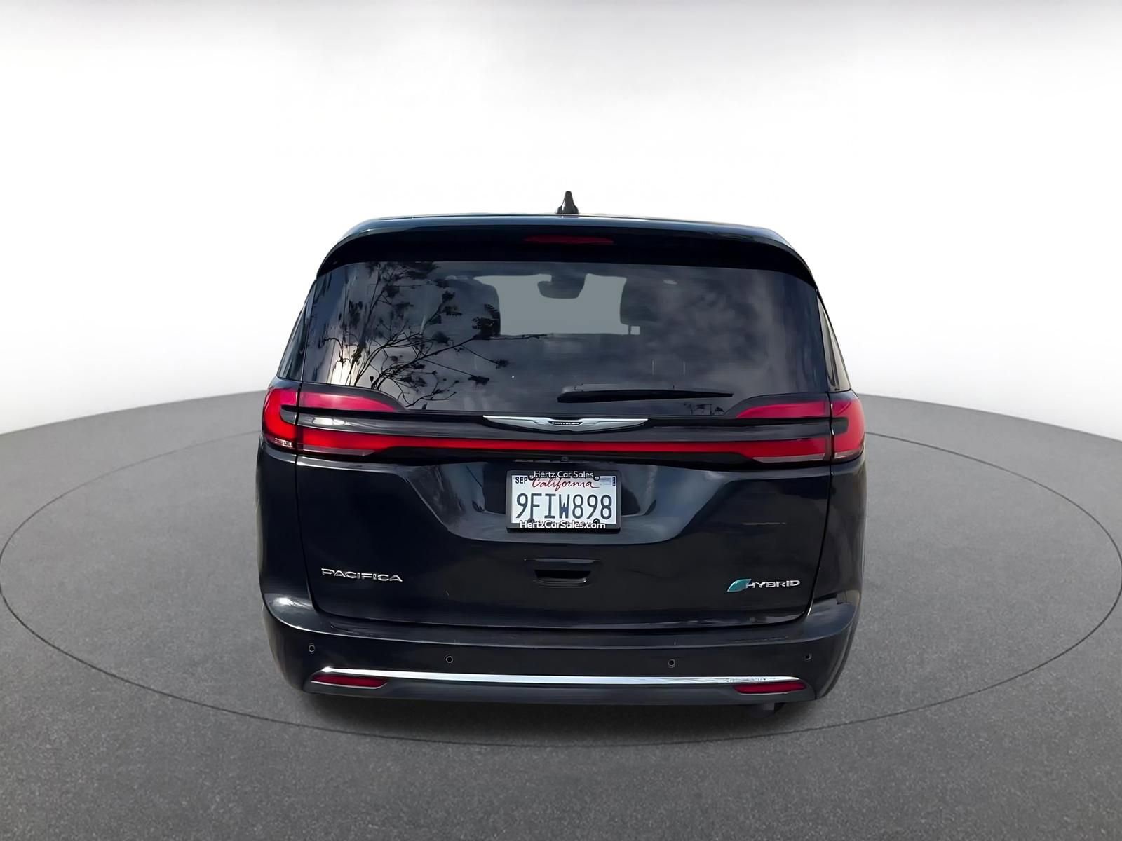 Used 2023 Chrysler Pacifica Touring-L image 12