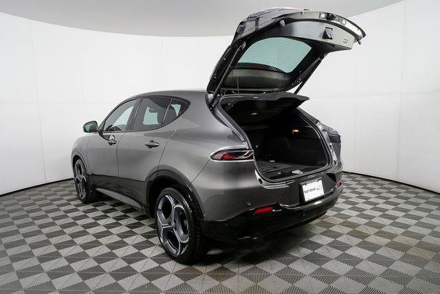 New 2026 Alfa Romeo Tonale w/ Black Premium Package AWD/4WD image 34