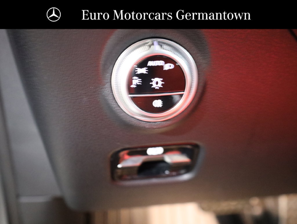Used 2022 Mercedes-Benz C 300 4MATIC Sedan image 11