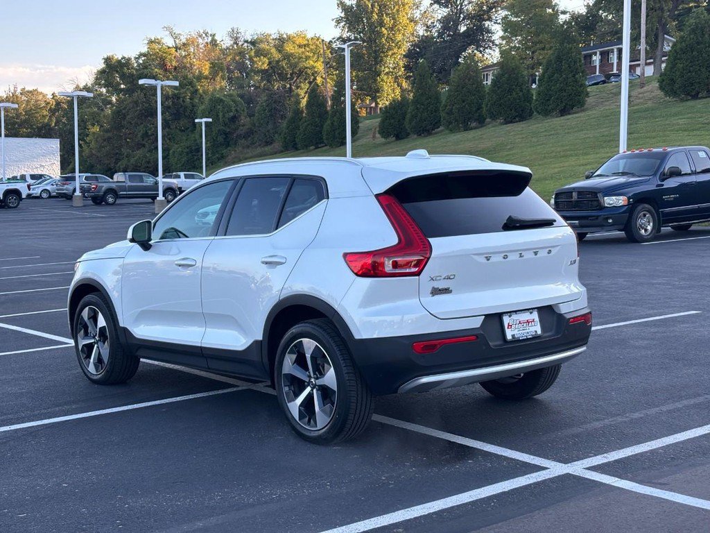 Used 2023 Volvo XC40 B5 Plus AWD/4WD image 5