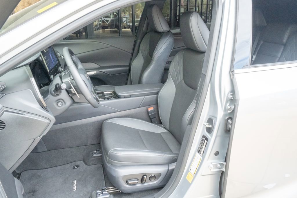 Used 2024 Lexus RX 350h w/ Convenience Package image 8