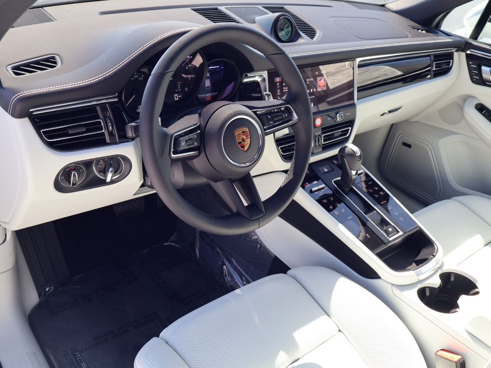 New 2026 Porsche Macan AWD/4WD image 4