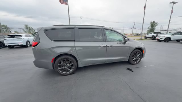 Used 2021 Chrysler Pacifica Touring-L w/ Uconnect Theater Family Group AWD/4WD image 9