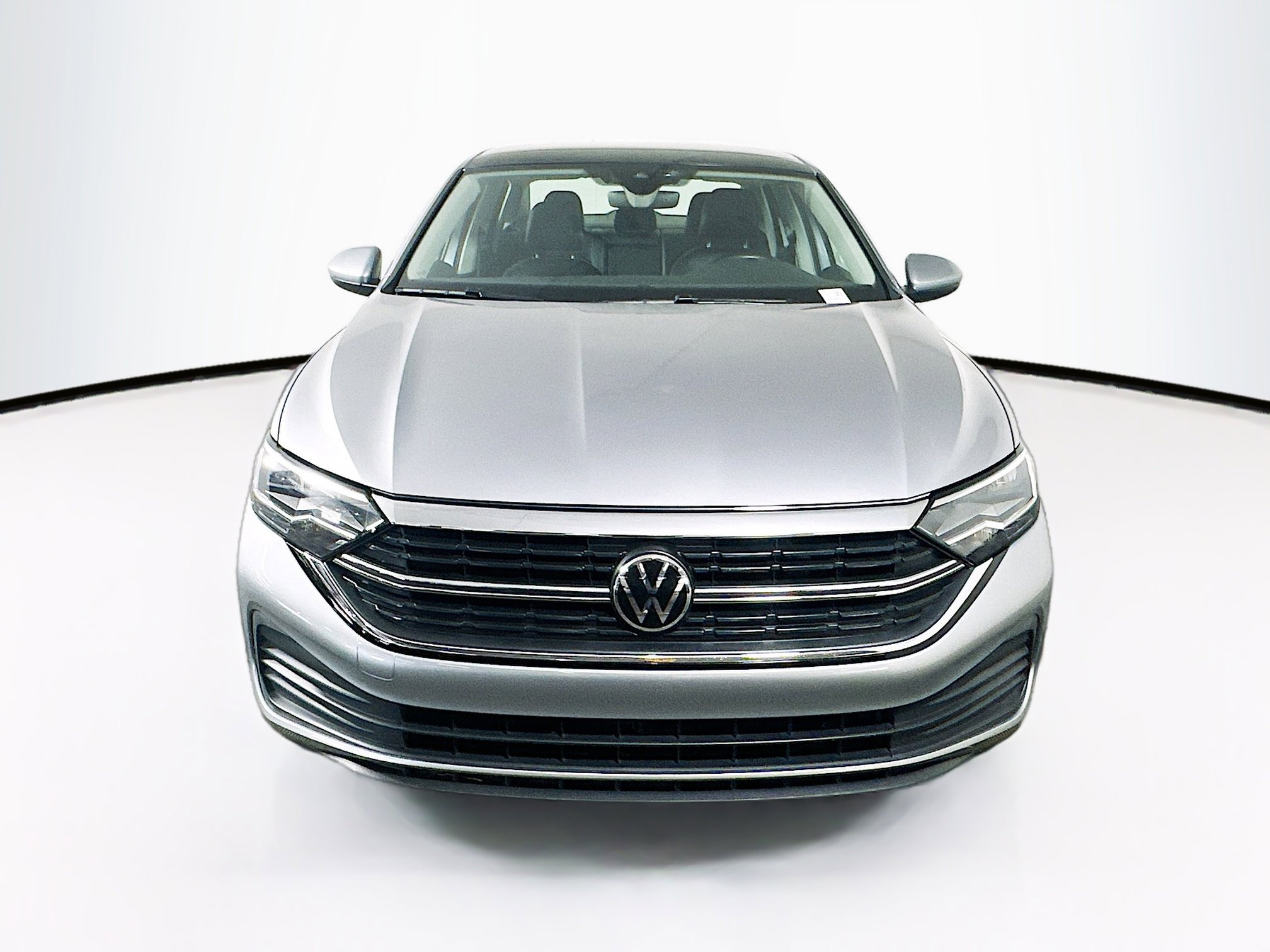 Used 2024 Volkswagen Jetta SE image 2