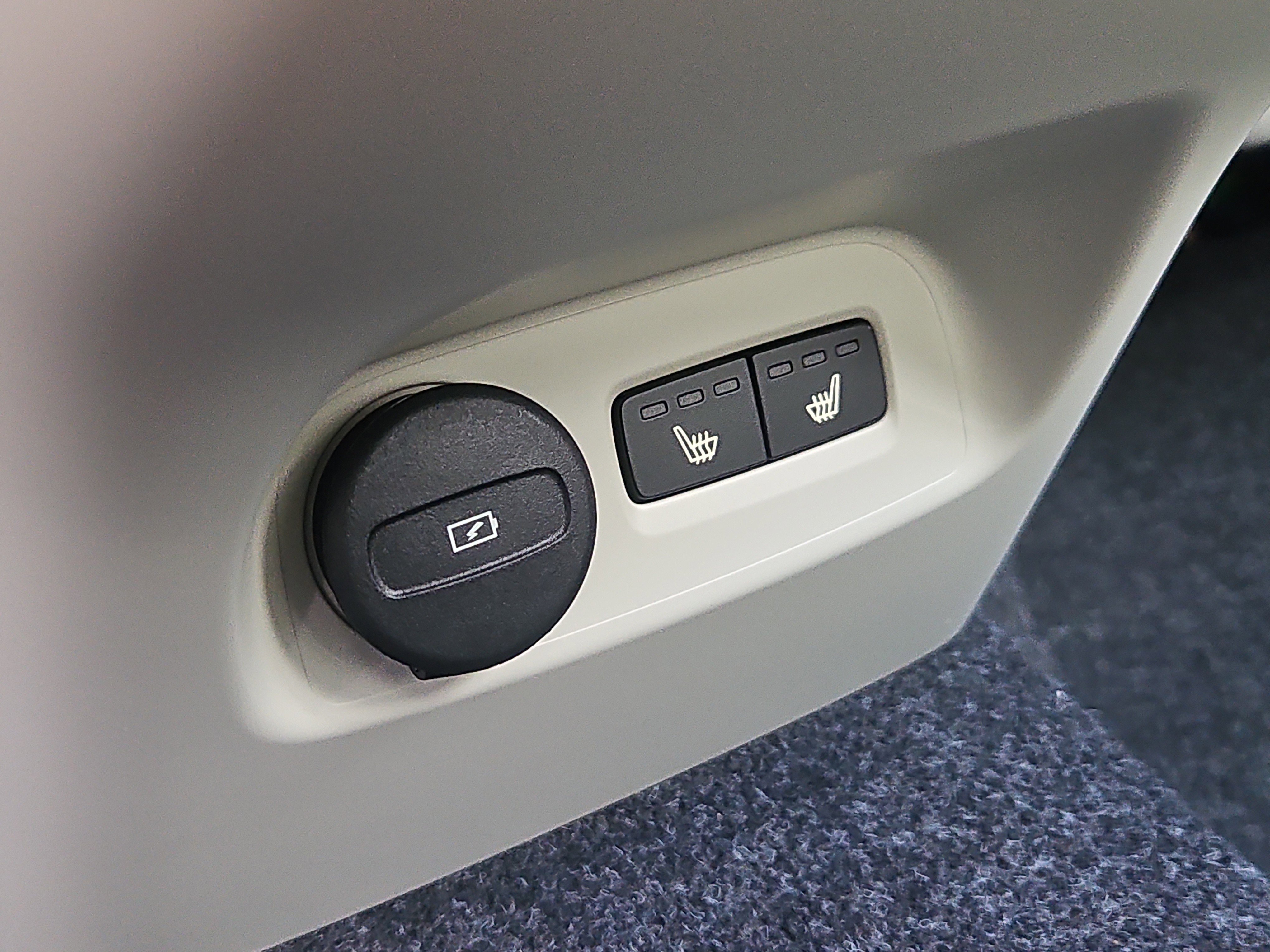 New 2026 Volvo XC40 B5 Ultra w/ Protection Package Premier image 12