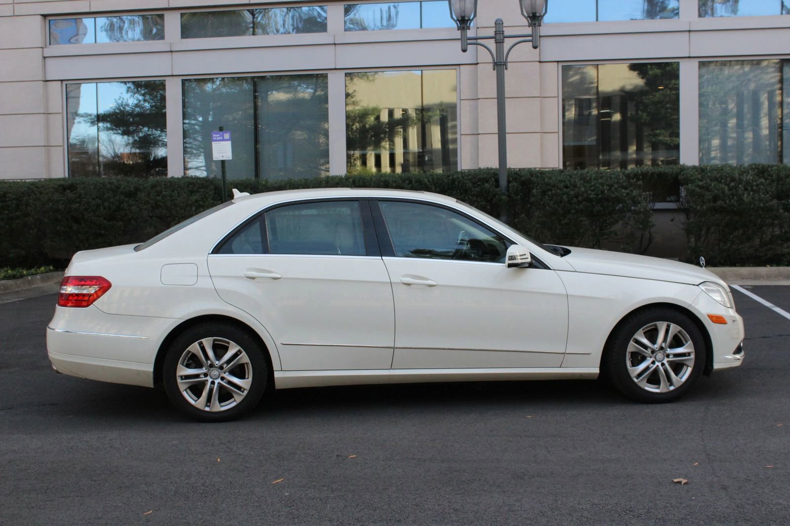 Used 2011 Mercedes-Benz E 350 4MATIC Sedan image 7