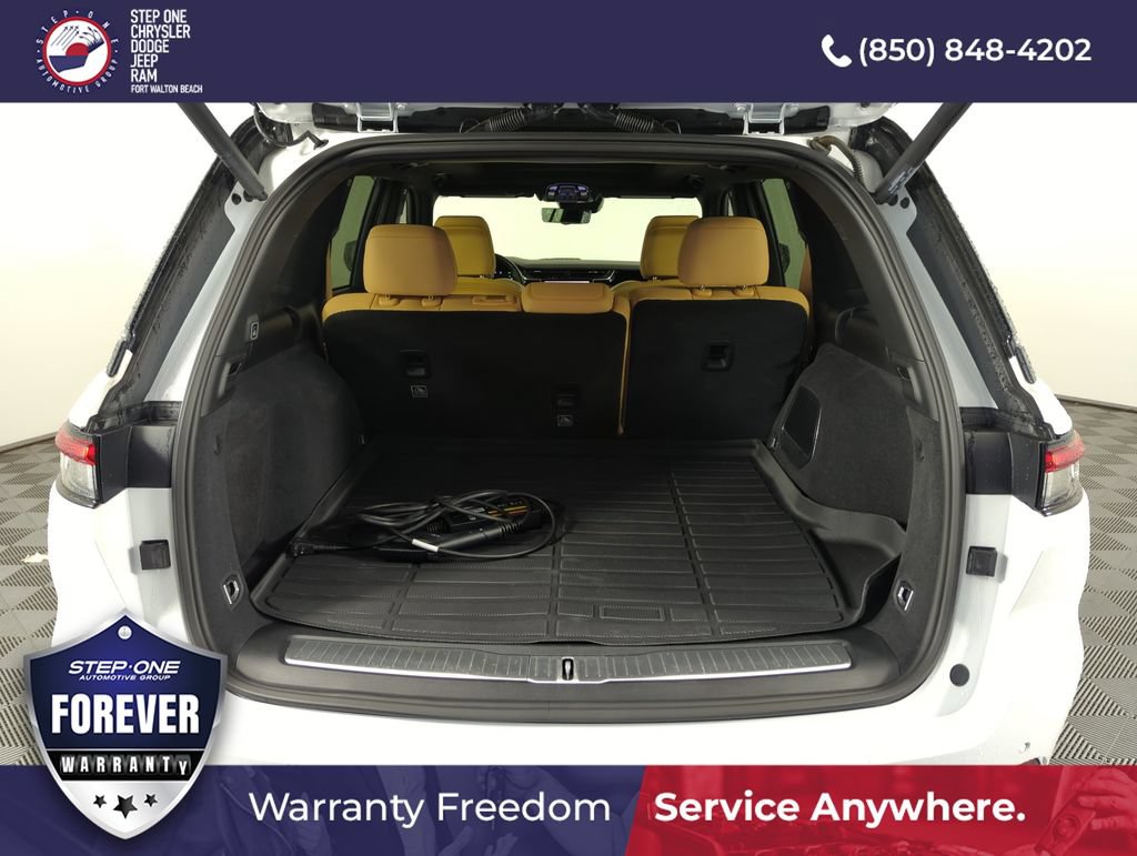 Used 2023 Jeep Grand Cherokee Summit AWD/4WD image 31
