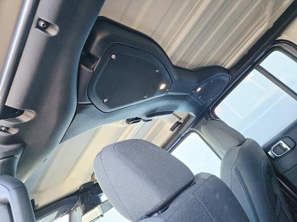 Used 2025 Jeep Wrangler Unlimited Sahara image 13