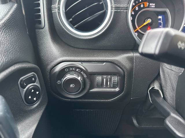 Used 2018 Jeep Wrangler Unlimited Sahara image 21