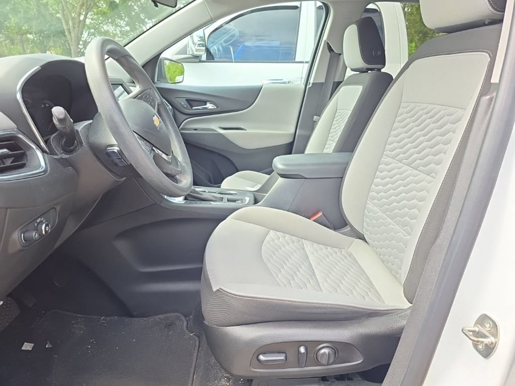 Used 2021 Chevrolet Equinox LS w/ LS Convenience Package FWD image 3