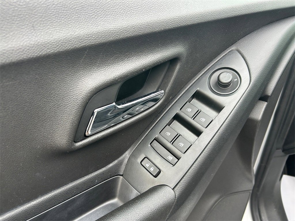 Used 2017 Chevrolet Trax LT image 32