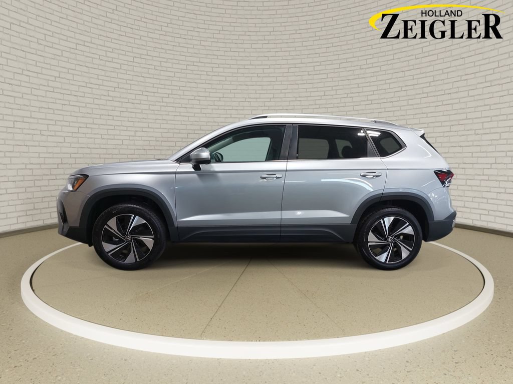 Used 2025 Volkswagen Taos SE AWD/4WD image 8