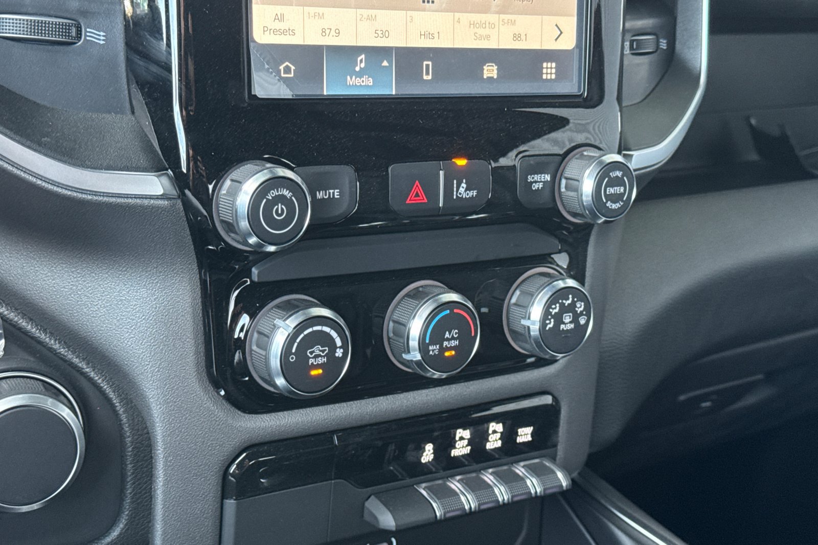 New 2026 RAM 1500 Express AWD/4WD image 18