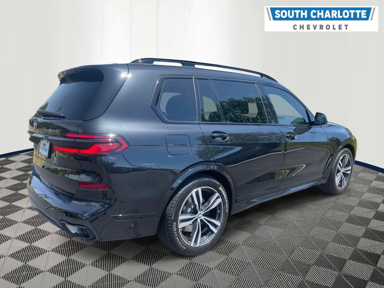 Used 2024 BMW X7 xDrive40i w/ M Sport Package AWD/4WD image 4
