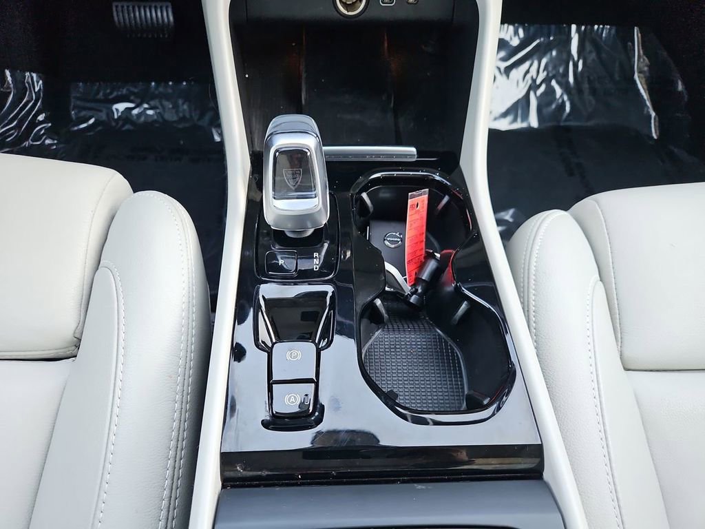 Used 2025 Volvo XC40 B5 Ultra w/ Protection Package Premier image 20