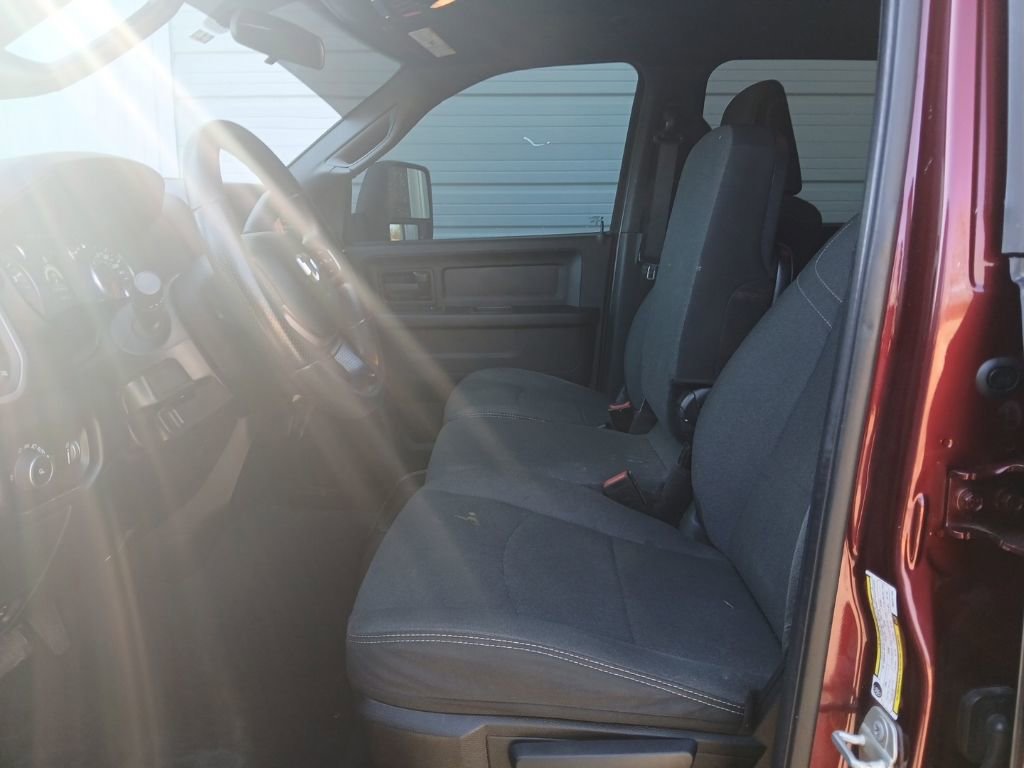 Used 2024 RAM 2500 Tradesman w/ Chrome Appearance Group image 33