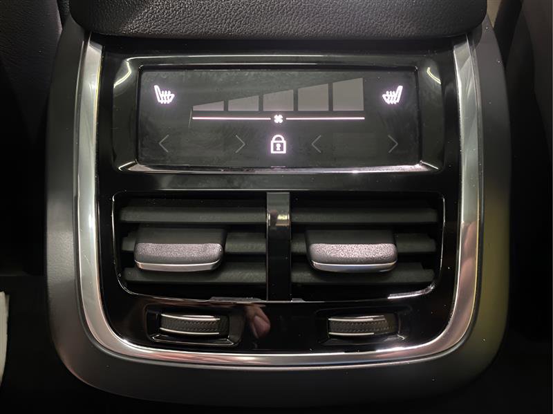 Used 2021 Volvo XC90 T5 Momentum w/ Climate Package image 18