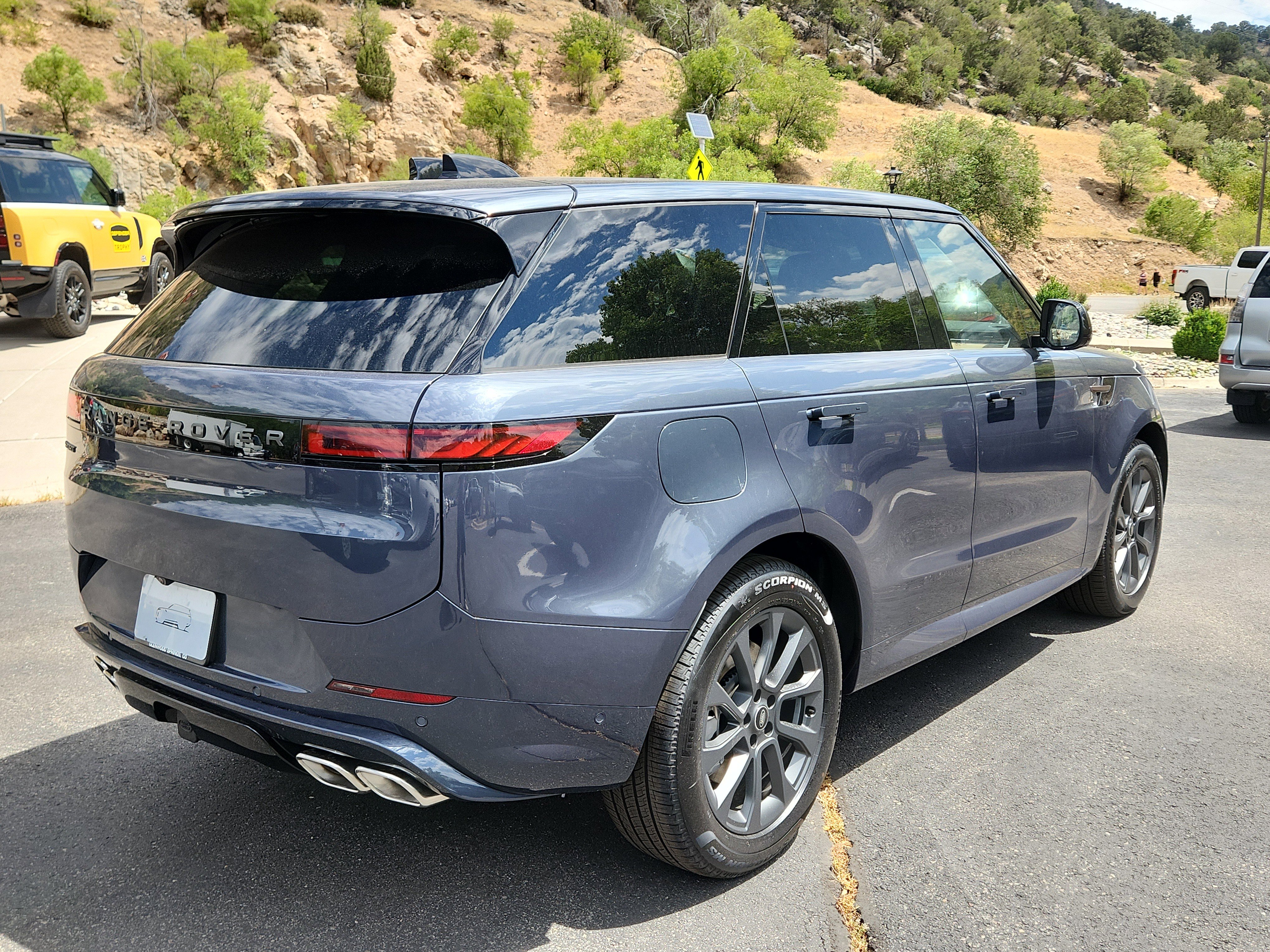 New 2025 Land Rover Range Rover Sport Dynamic SE image 3
