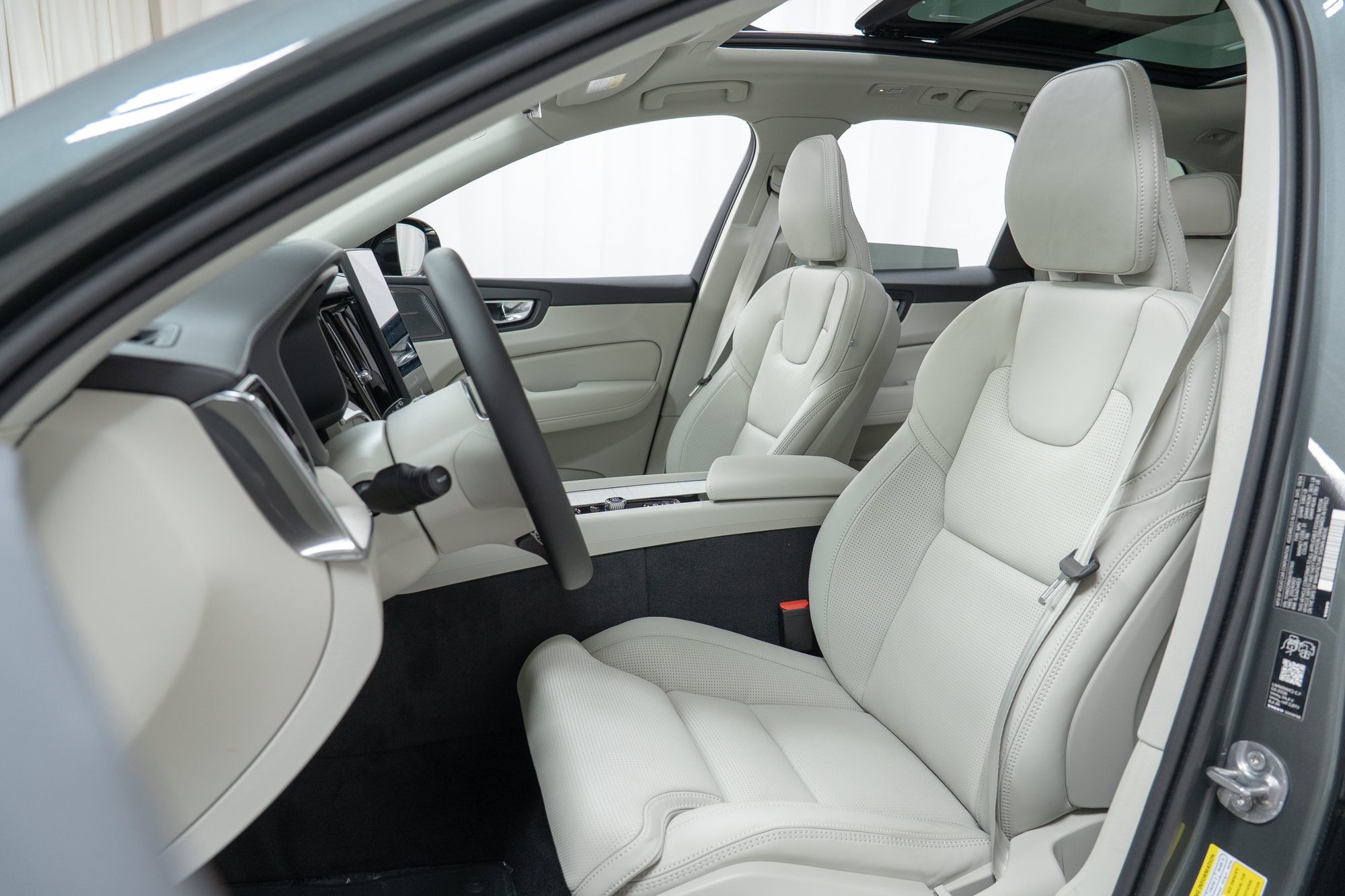 New 2027 Volvo XC60 B5 Ultra AWD/4WD image 13