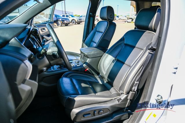 Used 2024 Chevrolet Traverse Premier w/ Redline Edition FWD image 10