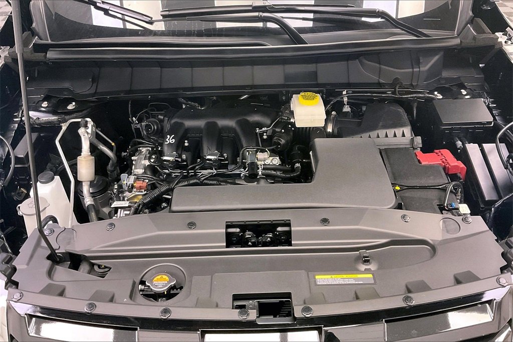 Certified 2025 Nissan Pathfinder SV image 12