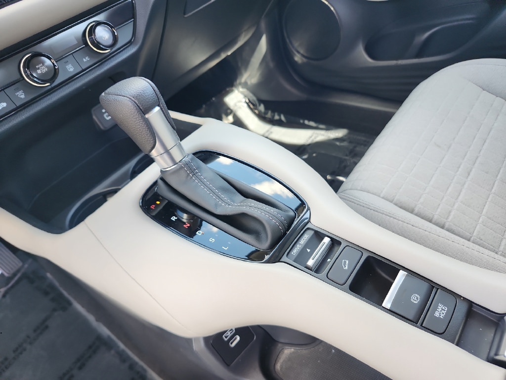 Used 2025 Honda HR-V LX image 29
