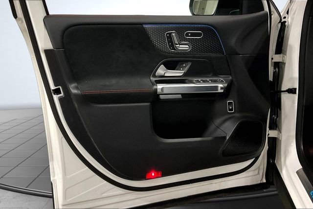 Used 2025 Mercedes-Benz EQB 300 4MATIC image 25