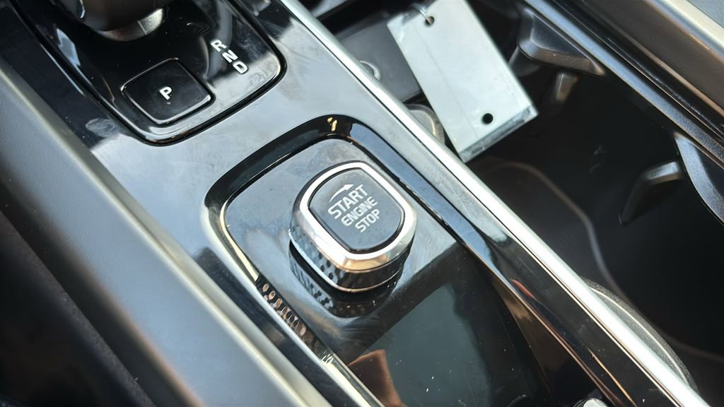 Certified 2023 Volvo XC60 B5 Plus w/ Climate Package image 13