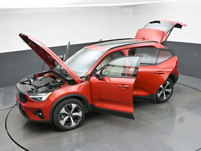Used 2023 Volvo XC40 B5 Plus w/ Driver Assist Package AWD/4WD image 52