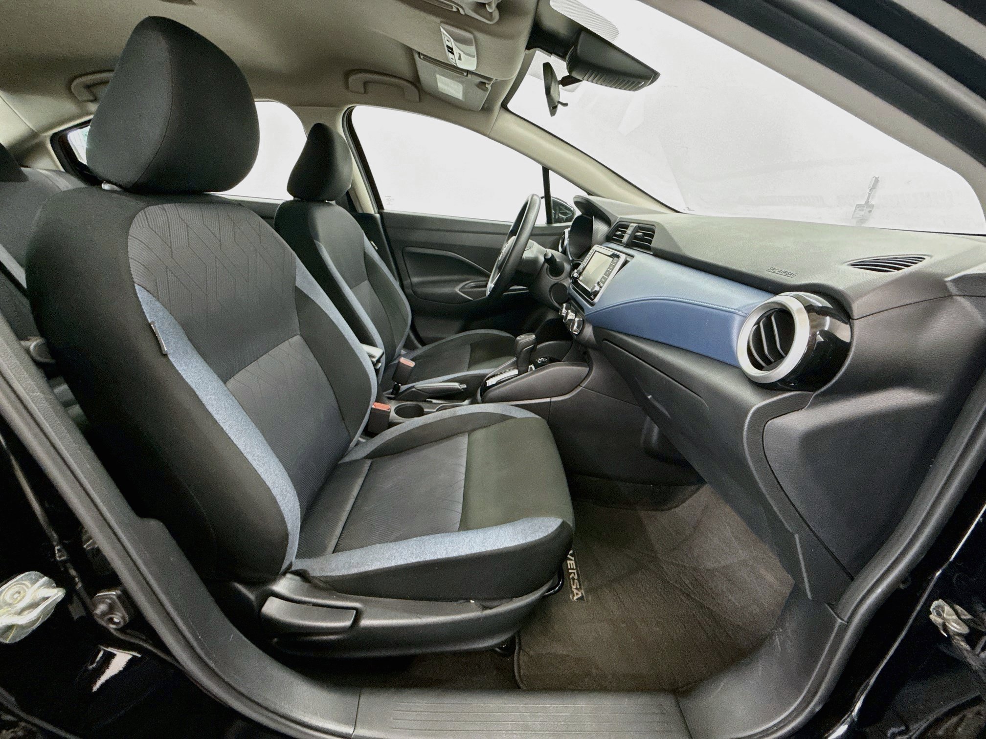 Used 2025 Nissan Versa SV FWD image 30