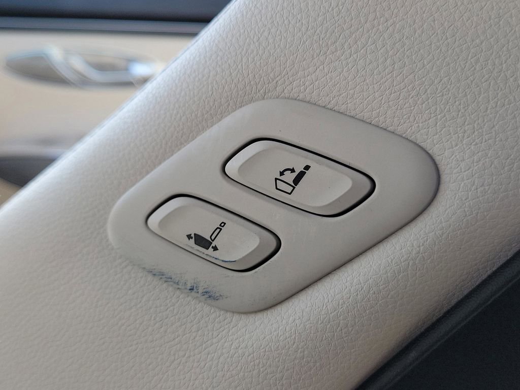 Used 2022 Genesis GV70 2.5T w/ Advanced Package image 12