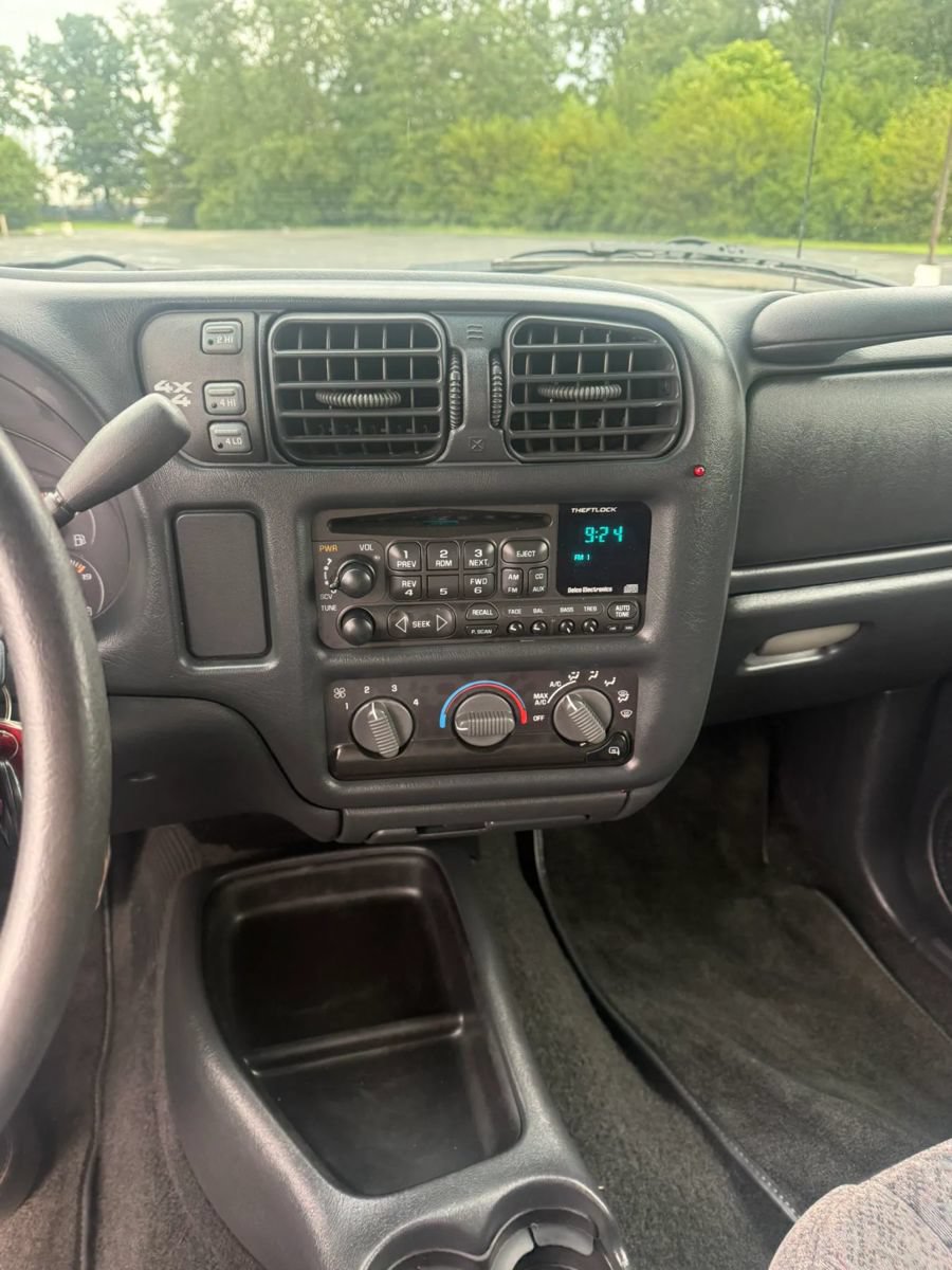 Used 2001 Chevrolet S10 Pickup LS AWD/4WD image 14