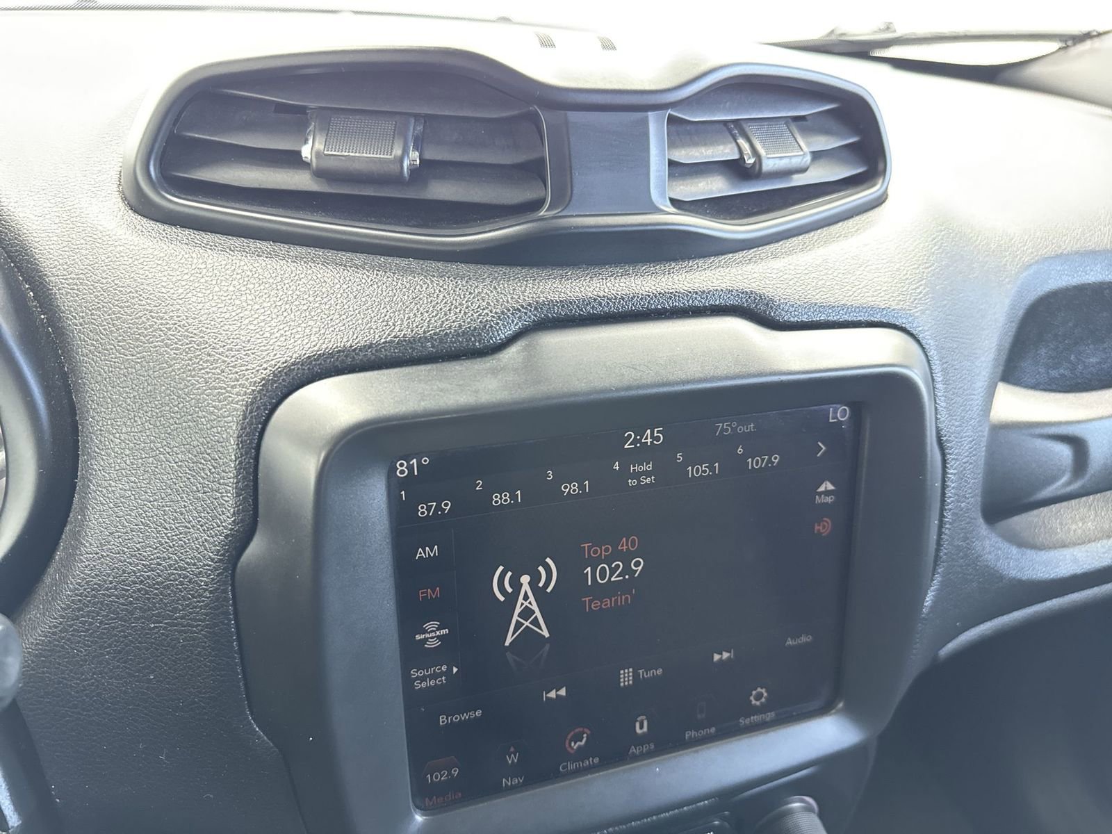 Used 2020 Jeep Renegade Latitude w/ UConnect 8.4 Nav Group image 21