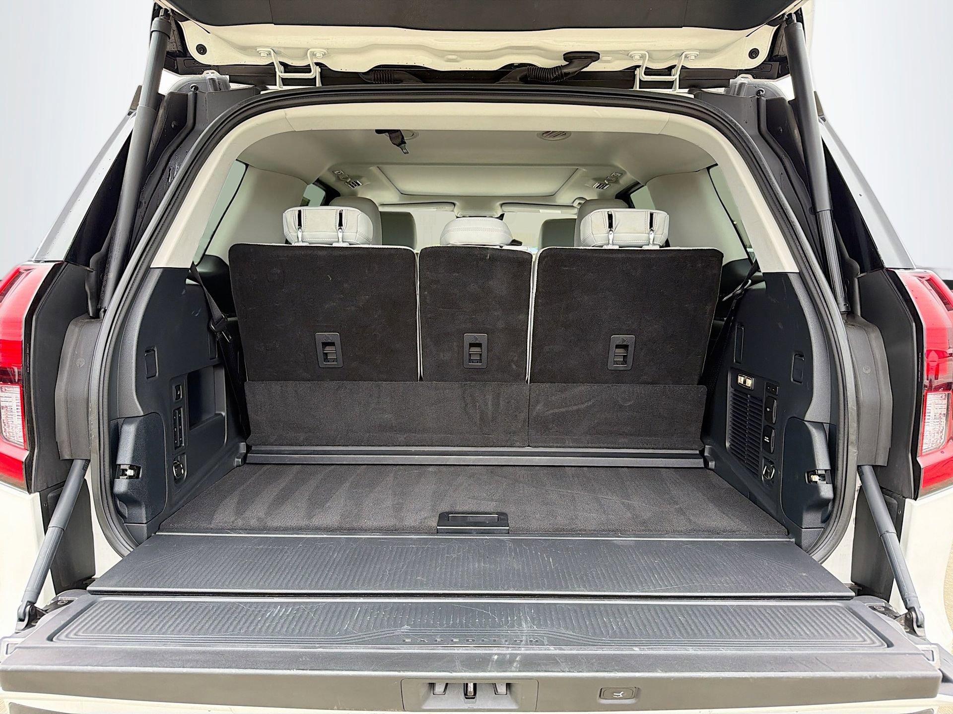 Used 2025 Ford Expedition Platinum AWD/4WD image 30