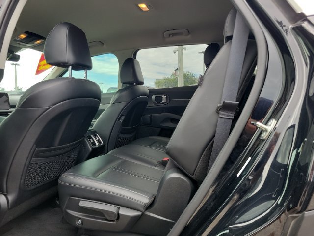 Used 2025 Kia Sorento S FWD image 11