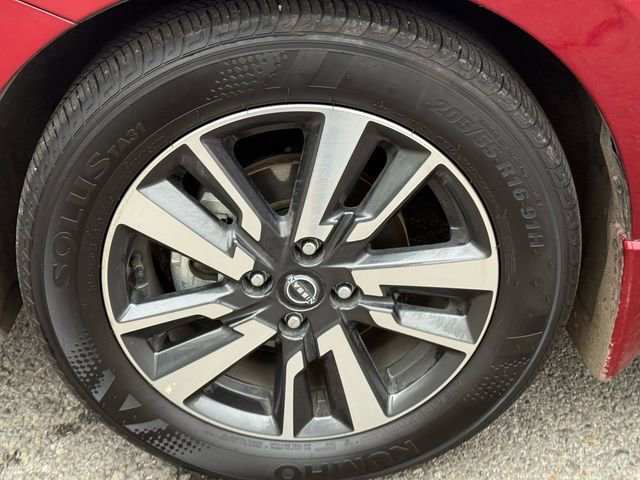 Used 2025 Nissan Versa SV image 15