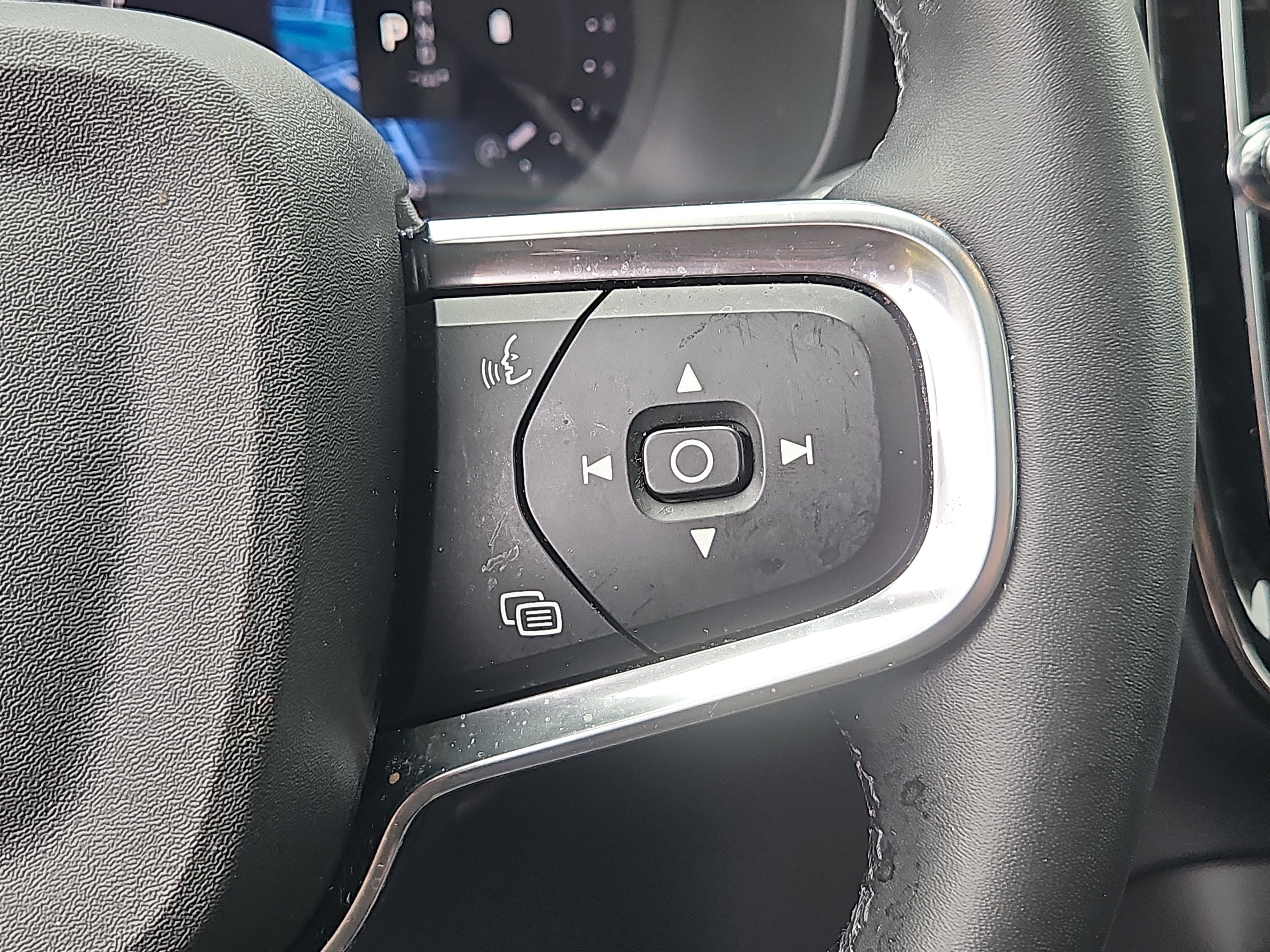 Used 2024 Volvo XC40 B5 Plus w/ Protection Package Premier AWD/4WD image 18