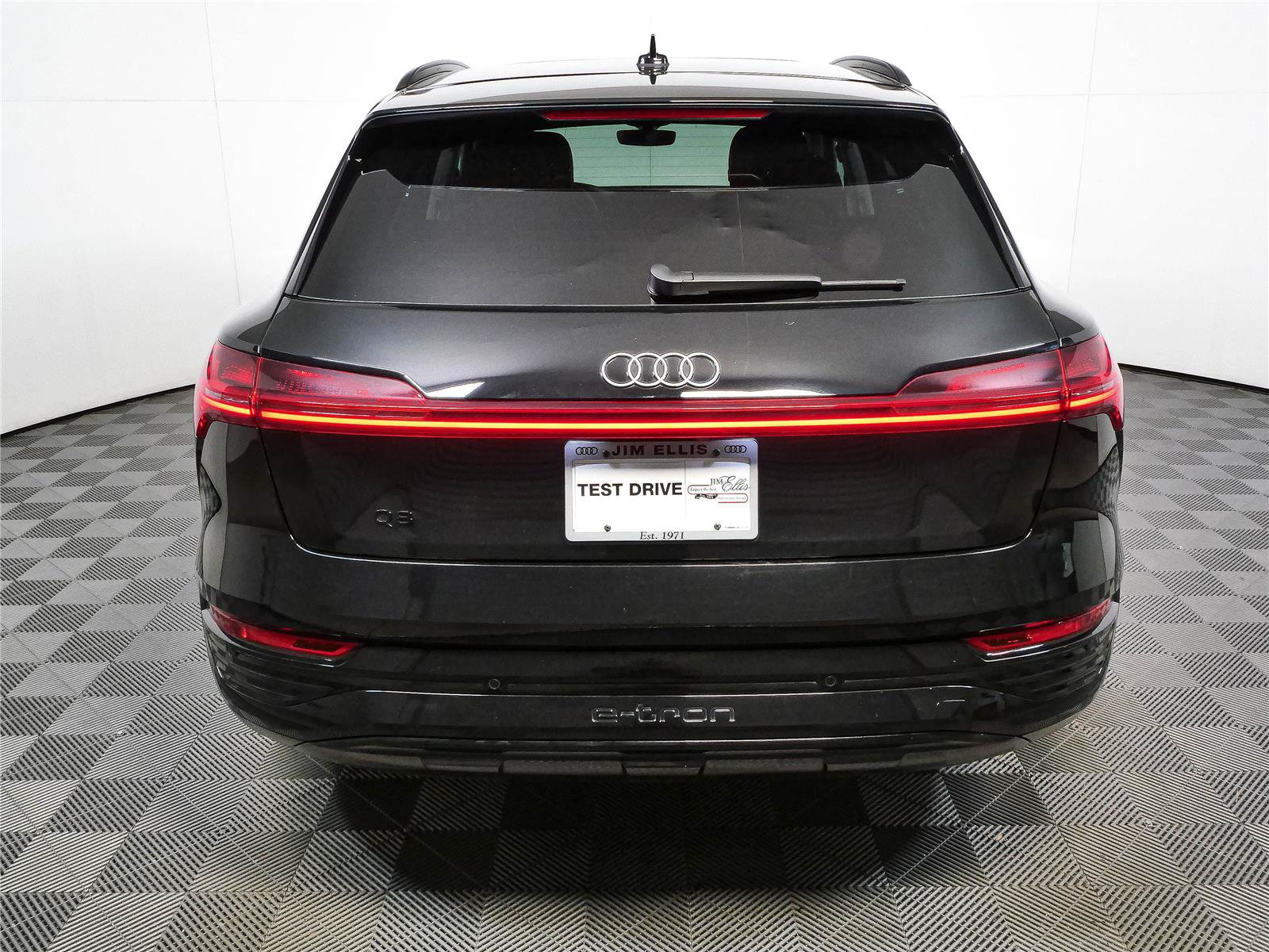 Used 2024 Audi Q8 e-tron Prestige w/ Prestige Package AWD/4WD image 30