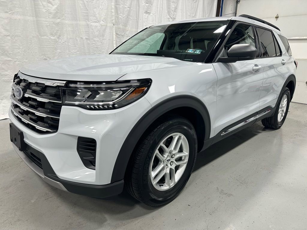 Used 2025 Ford Explorer Active image 3