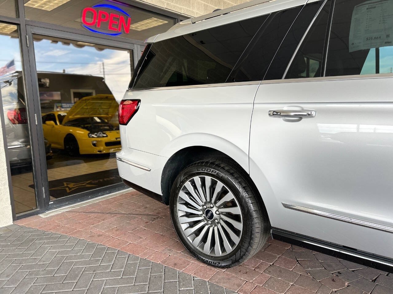 Used 2018 Lincoln Navigator L Reserve w/ Technology Package AWD/4WD image 22