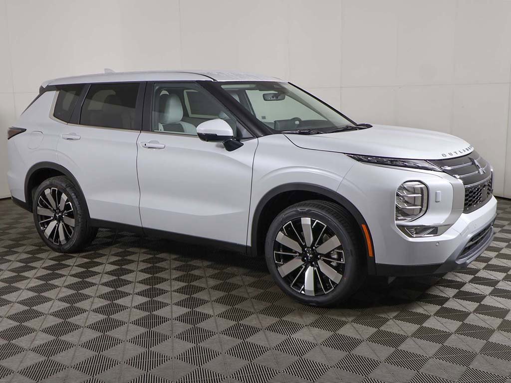 New 2025 Mitsubishi Outlander SE image 16