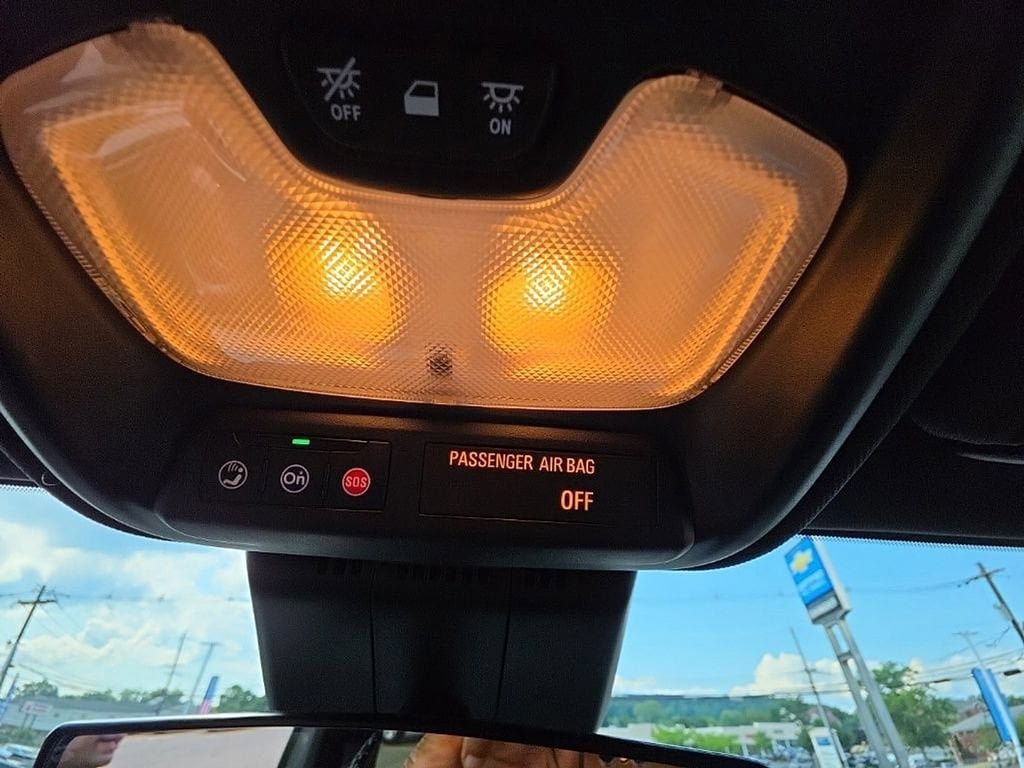 Used 2023 Chevrolet Colorado Trail Boss AWD/4WD image 23