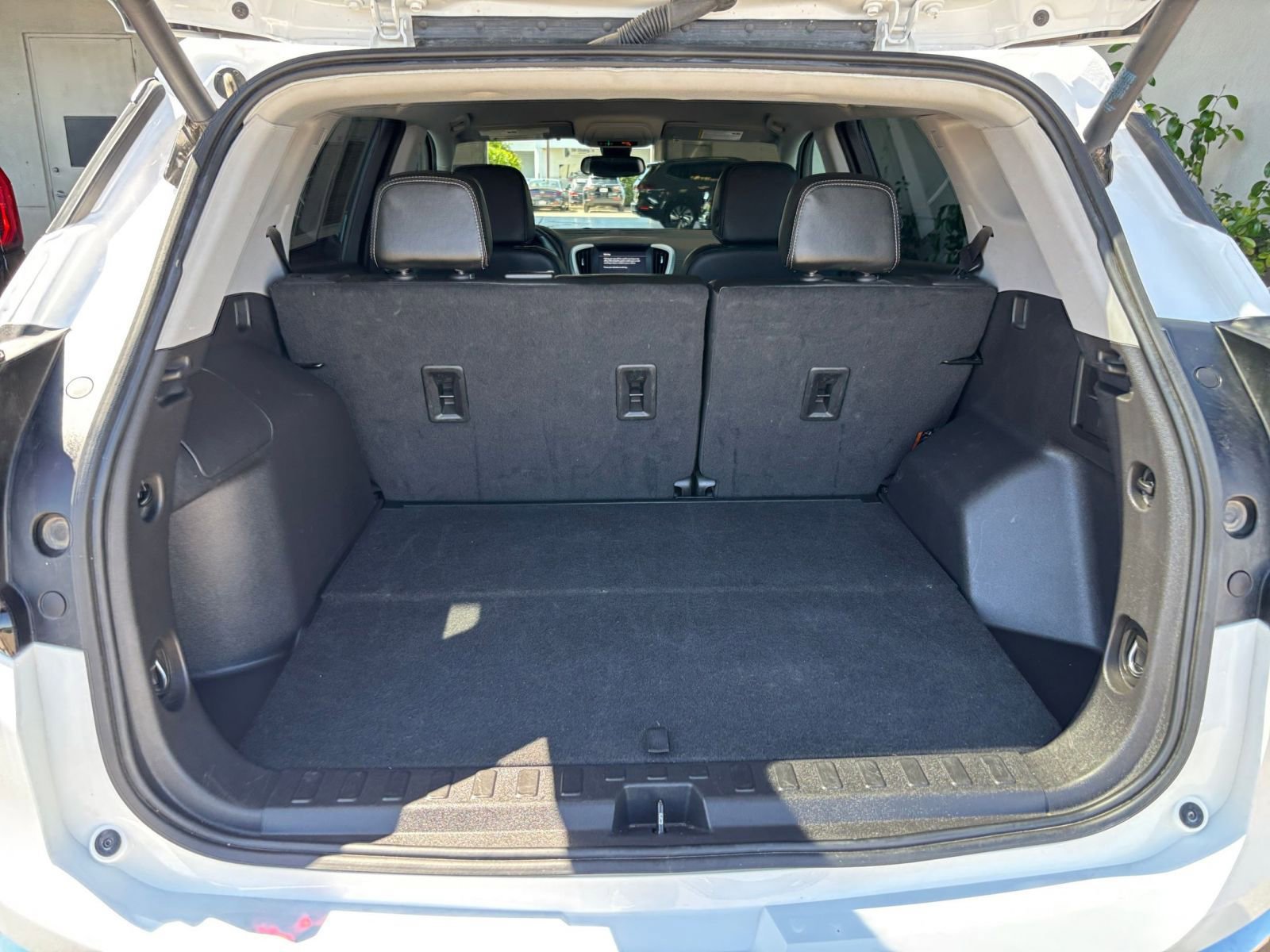Used 2024 GMC Terrain SLT AWD/4WD image 33