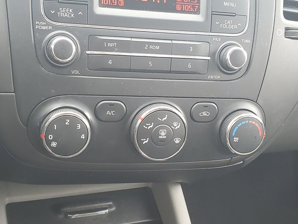 Used 2015 Kia Forte LX image 24