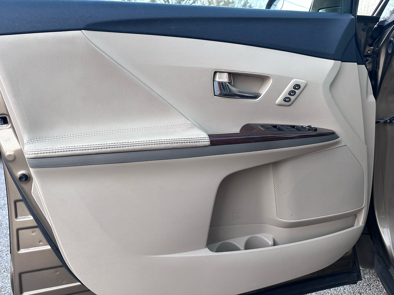 Used 2013 Toyota Venza XLE image 24