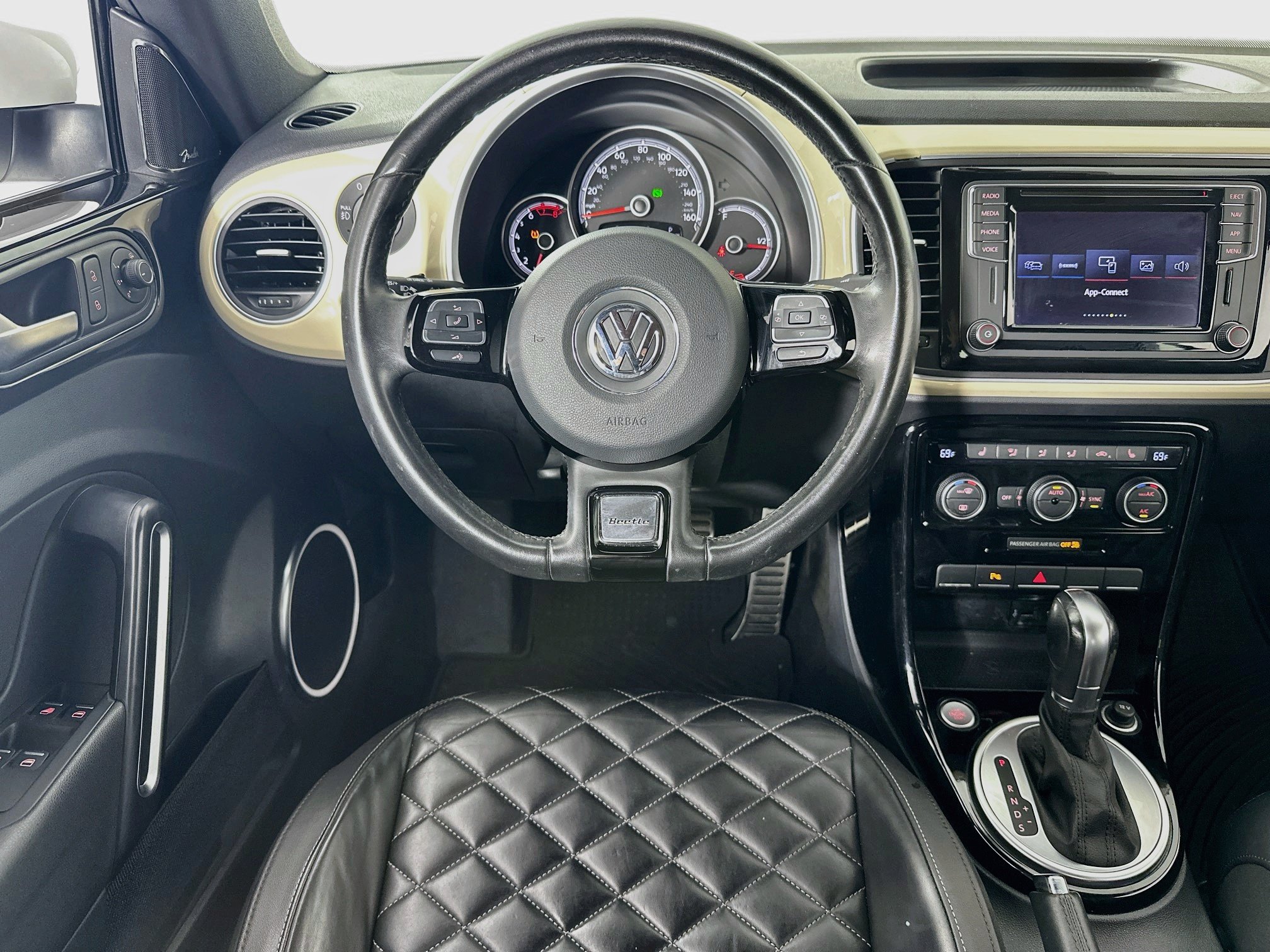 Used 2019 Volkswagen Beetle 2.0T S FWD image 22