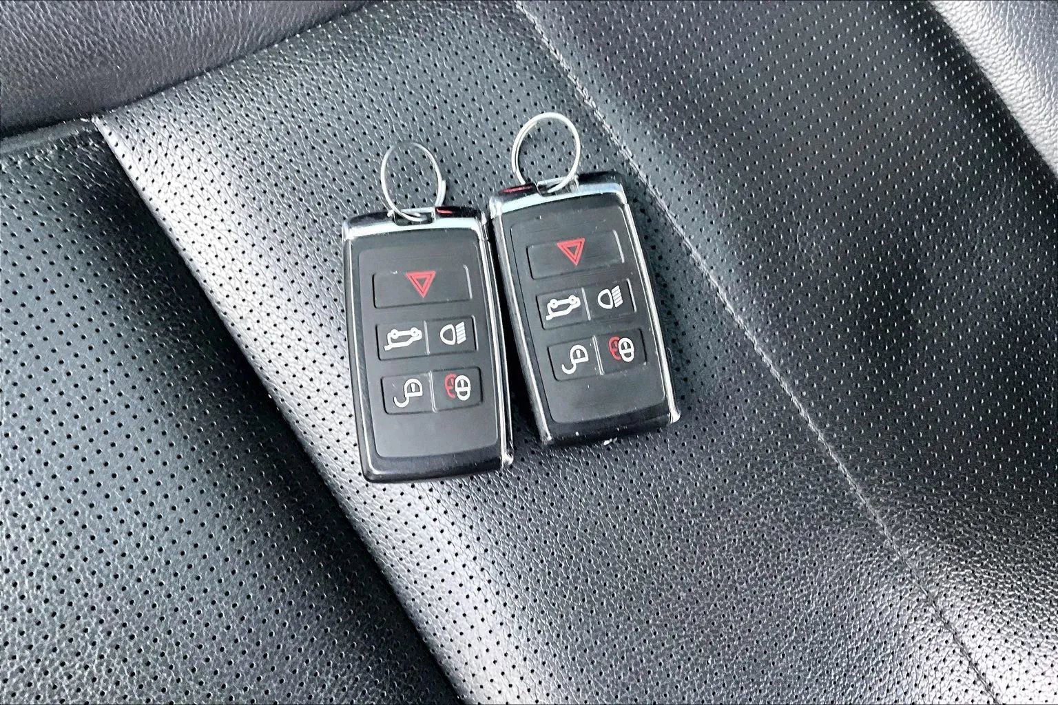 Used 2019 Jaguar E-PACE R-Dynamic SE image 11