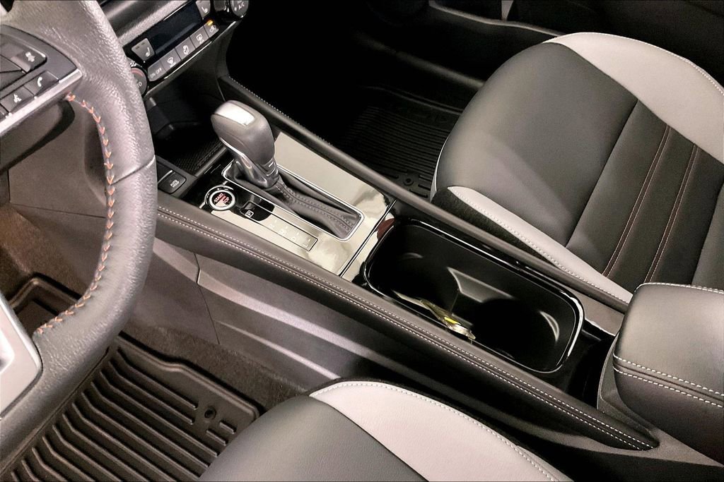 Used 2024 Nissan Kicks SR w/ SR Premium Package image 19